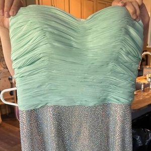 Prom, homecoming,  oxtail, gala eve r dress